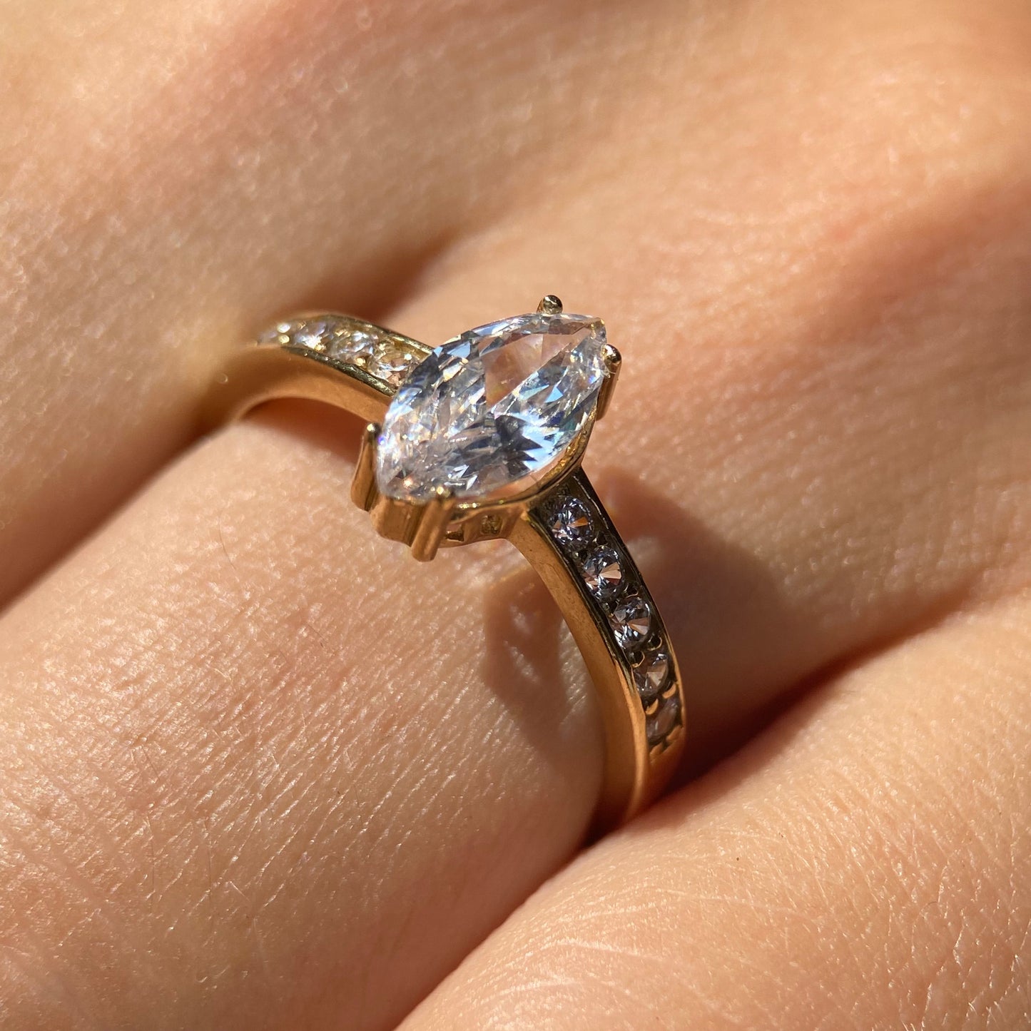 Anillo de compromiso en oro