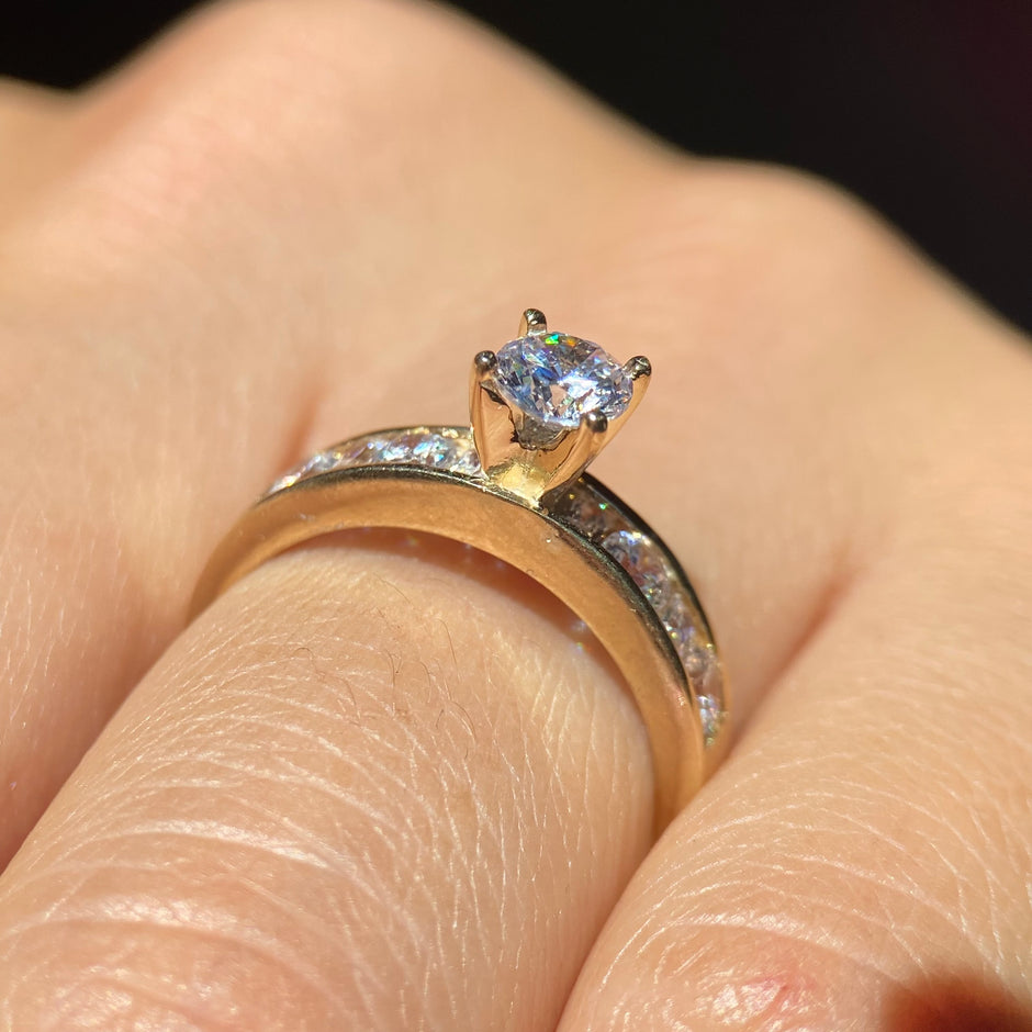 Anillo de compromiso en oro