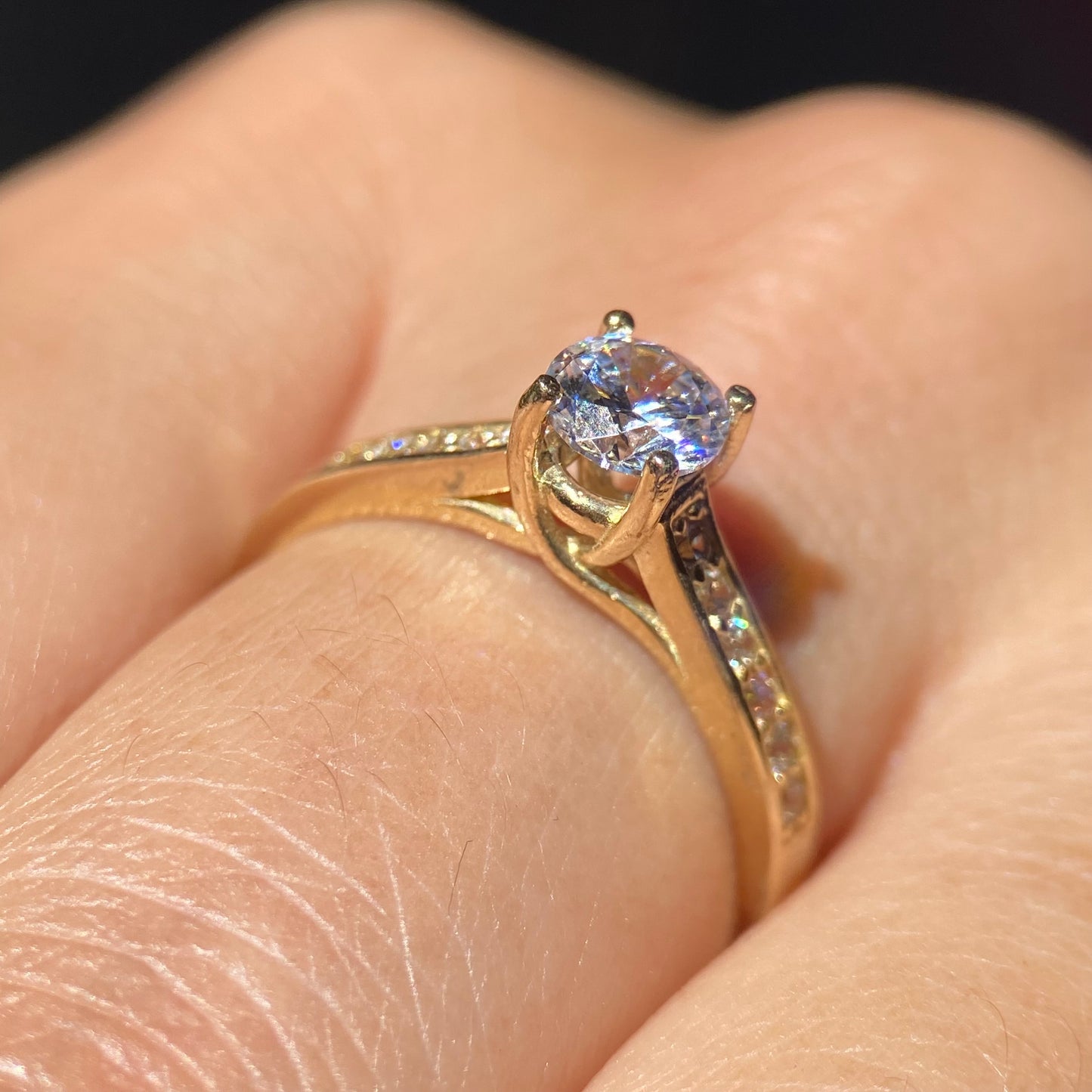 Anillo de compromiso en oro
