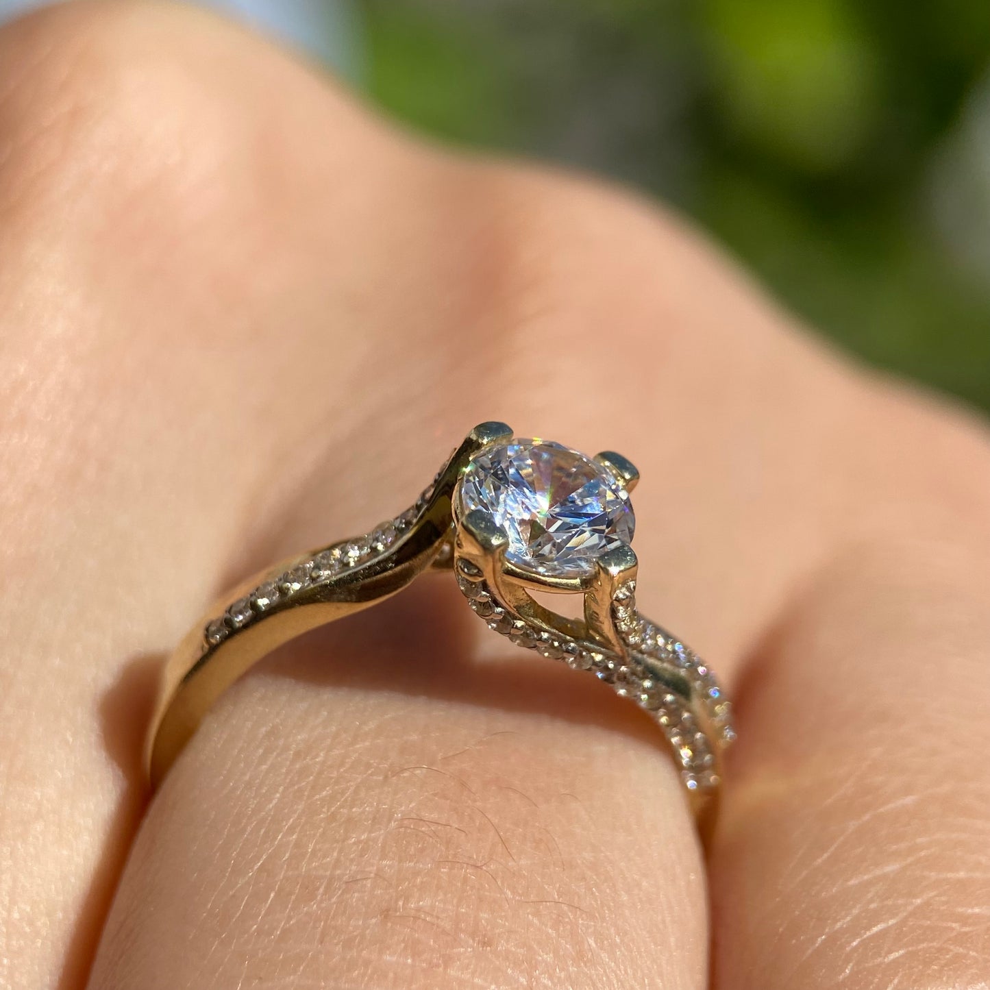 10k Yellow Gold Ring with Zirconia Cod: MAN026
