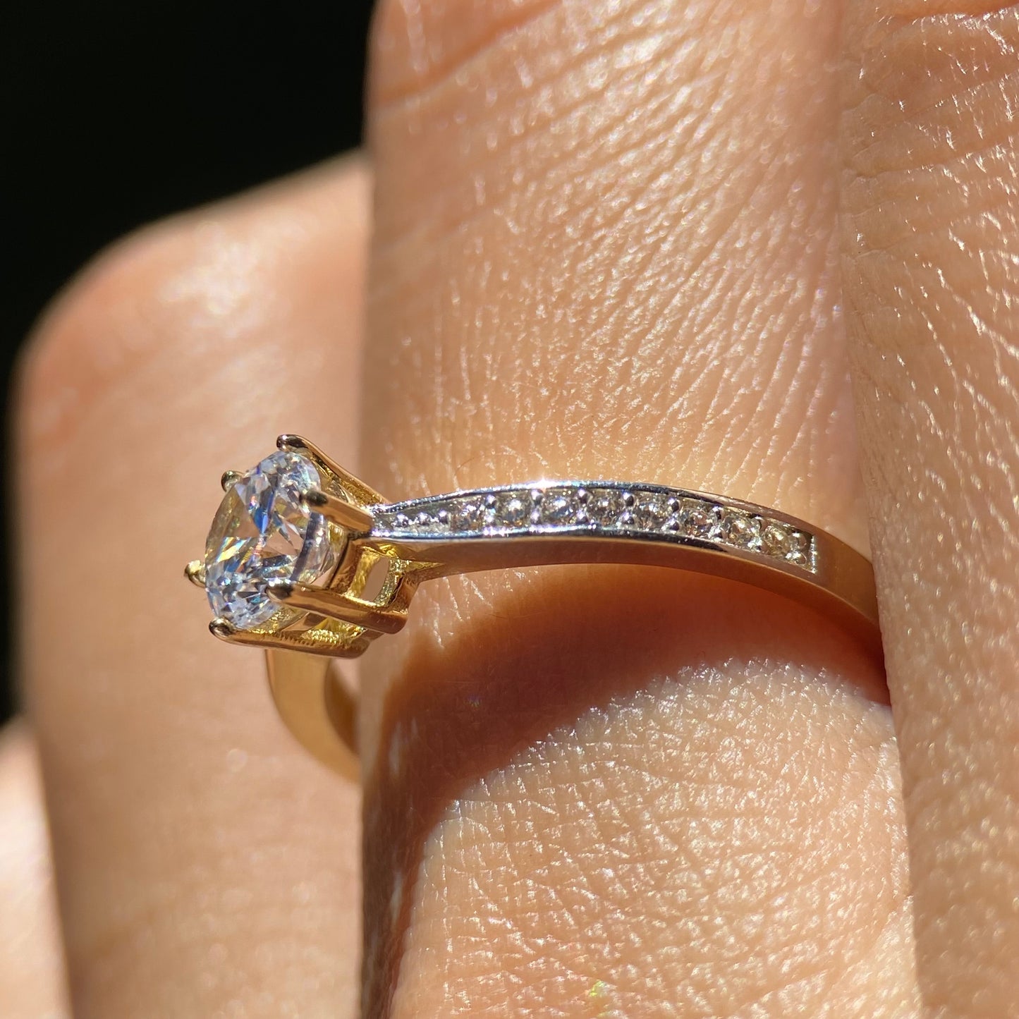 Anillo de compromiso en oro