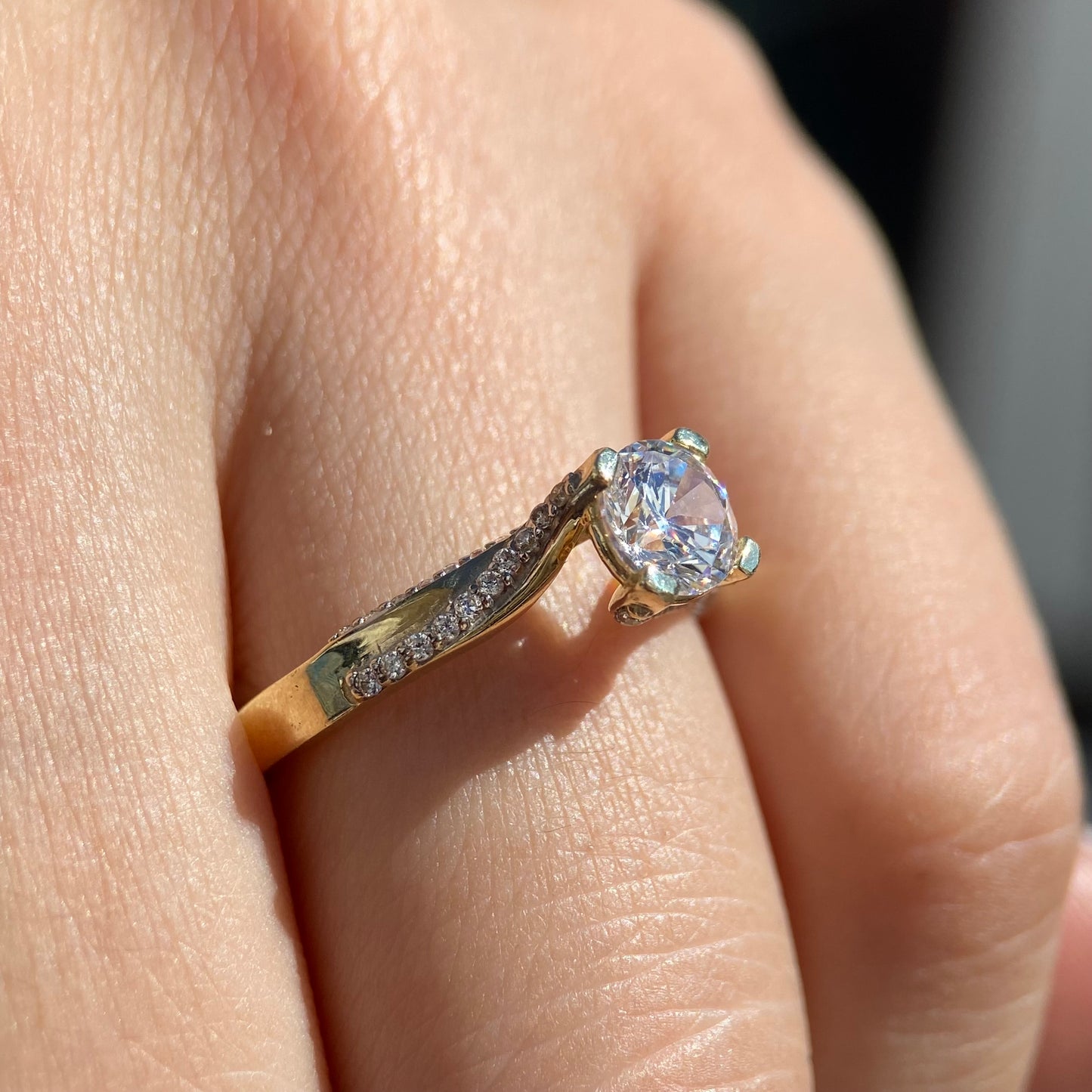 10k Yellow Gold Ring with Zirconia Cod: MAN026