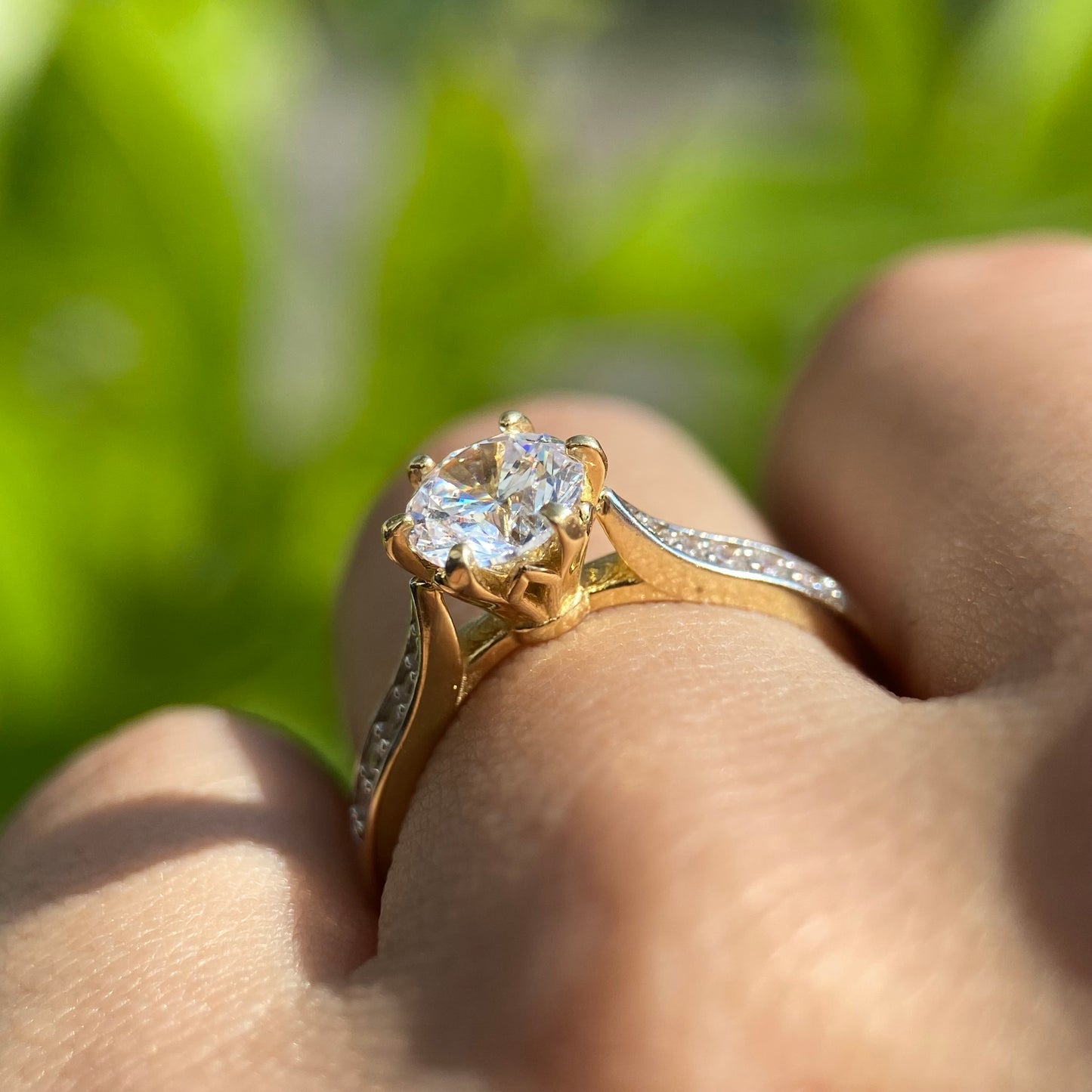 Anillo de compromiso en oro