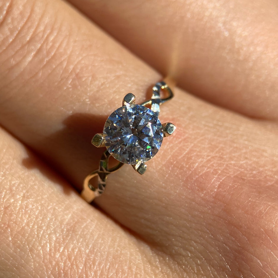 Anillo de compromiso en oro