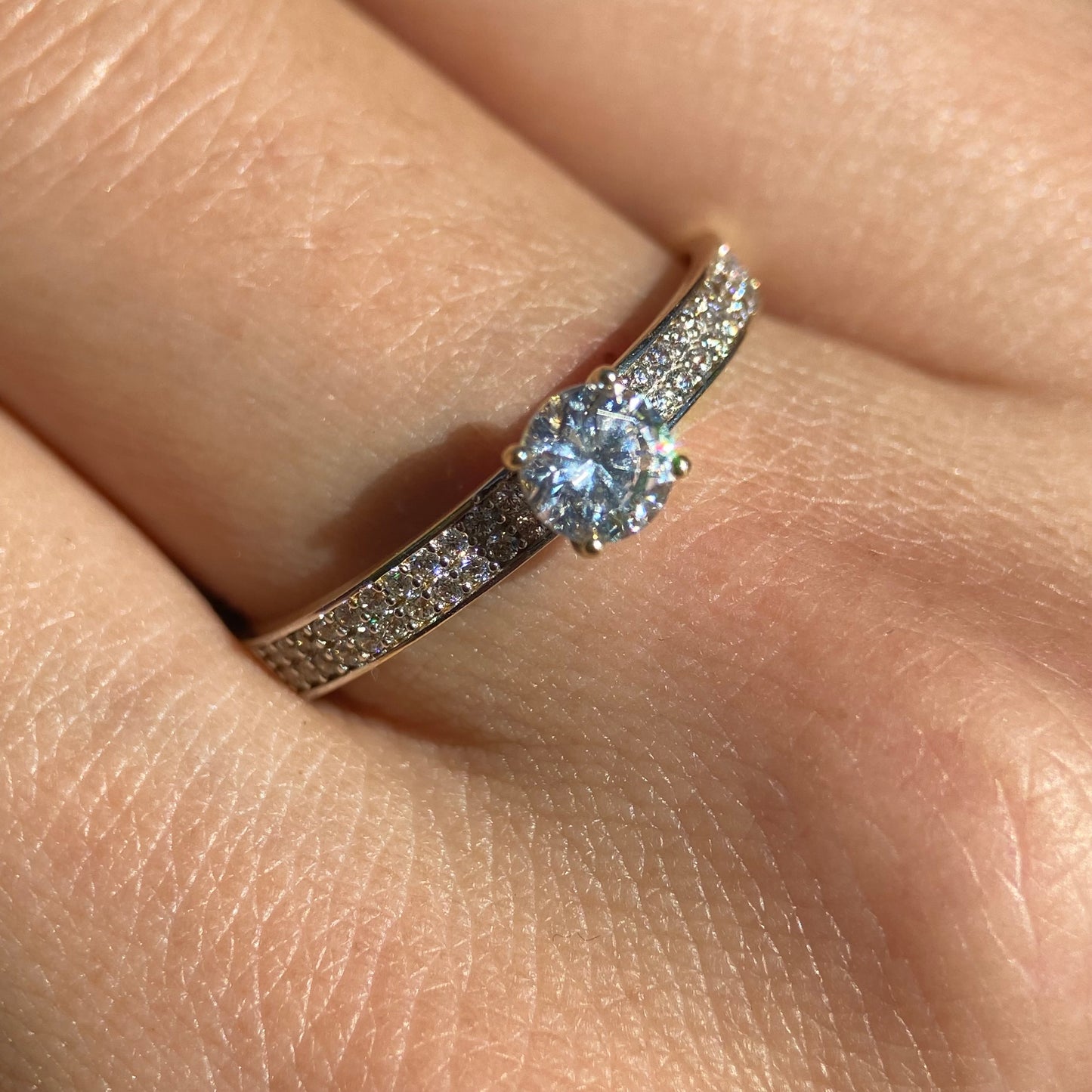Anillo de compromiso en oro