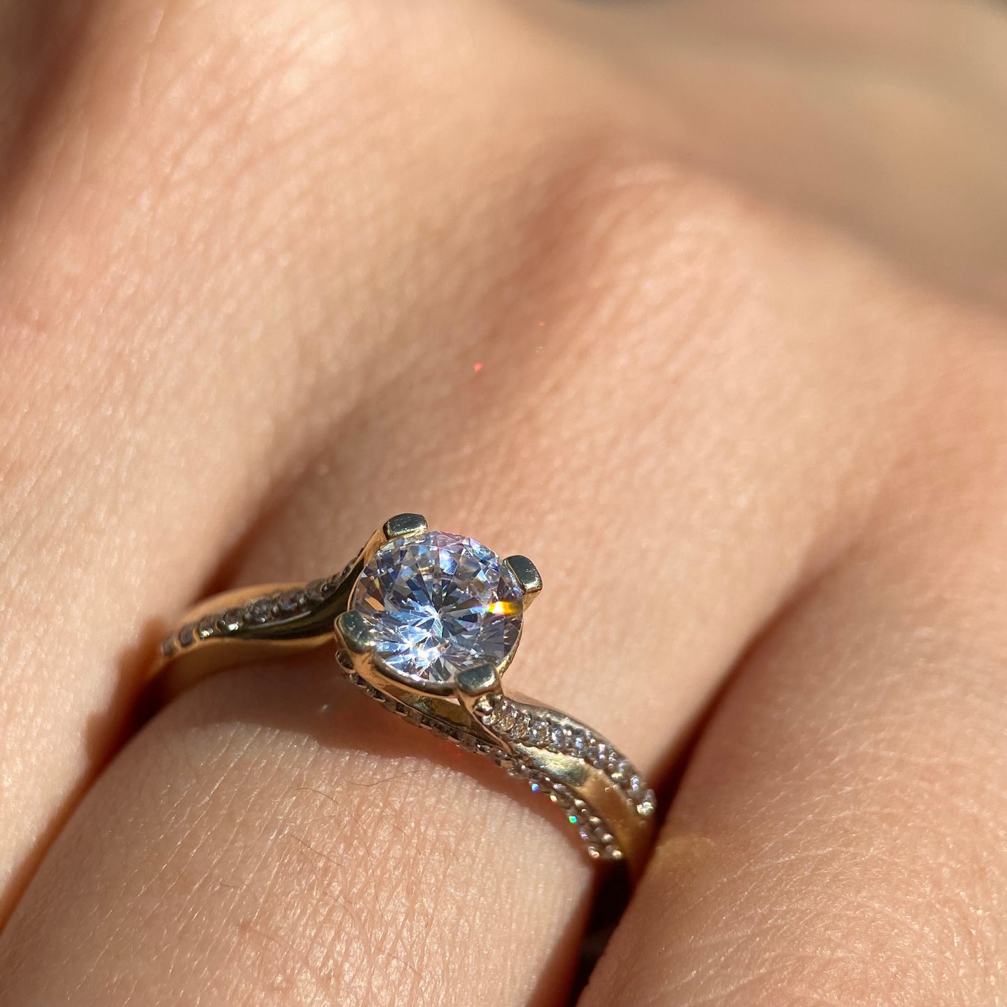 10k Yellow Gold Ring with Zirconia Cod: MAN026