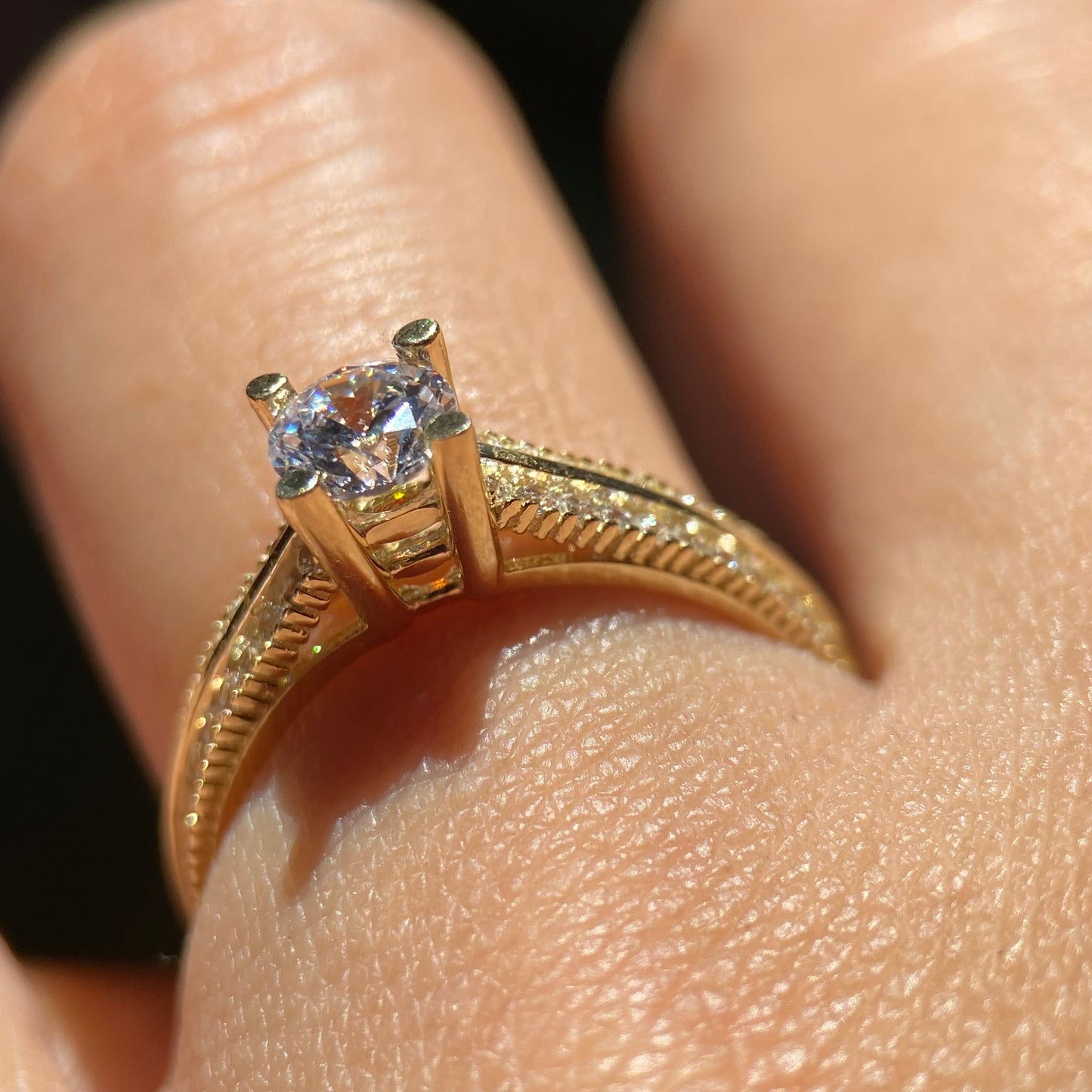 Anillo de compromiso en oro