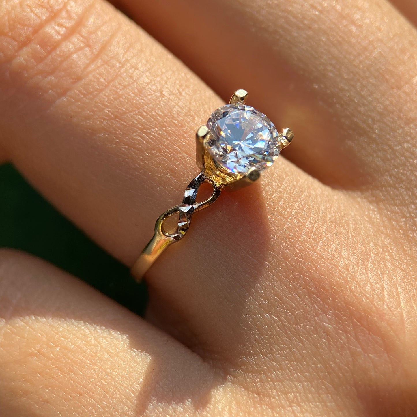 Anillo de compromiso en oro