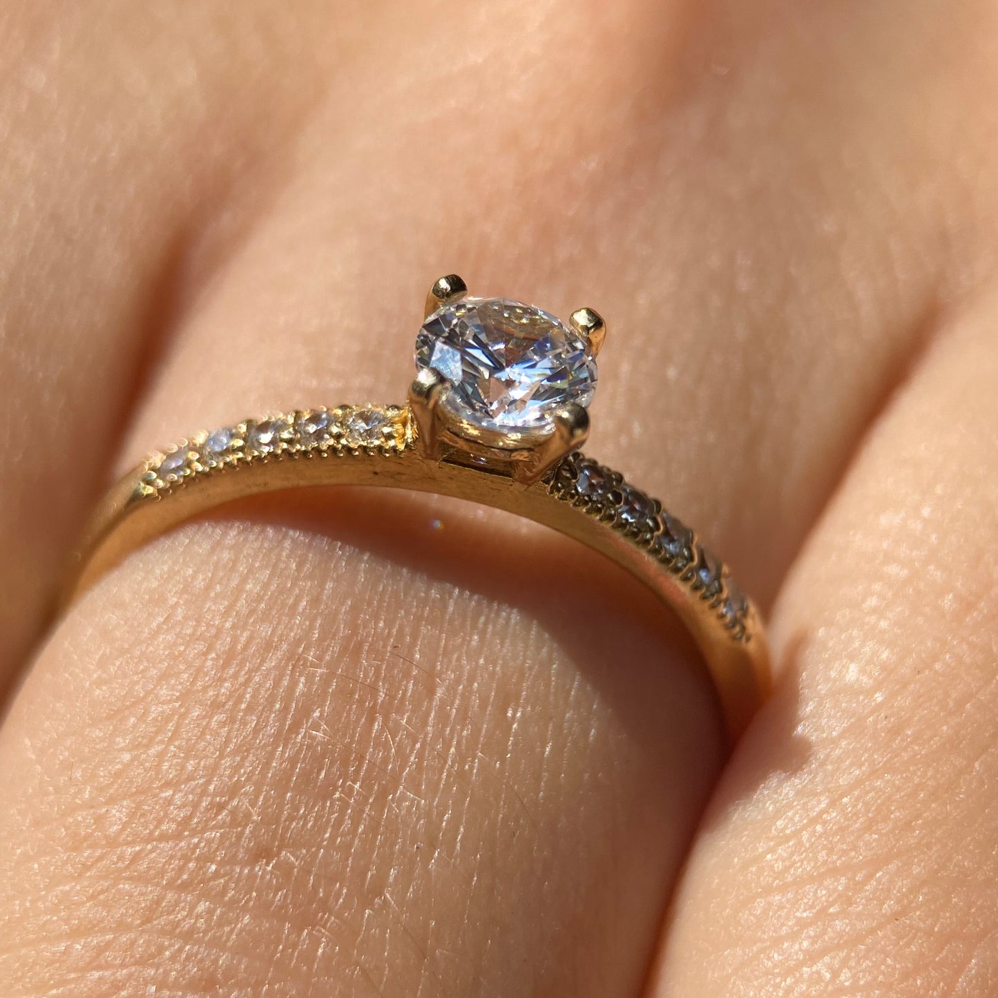 Anillo de compromiso en oro