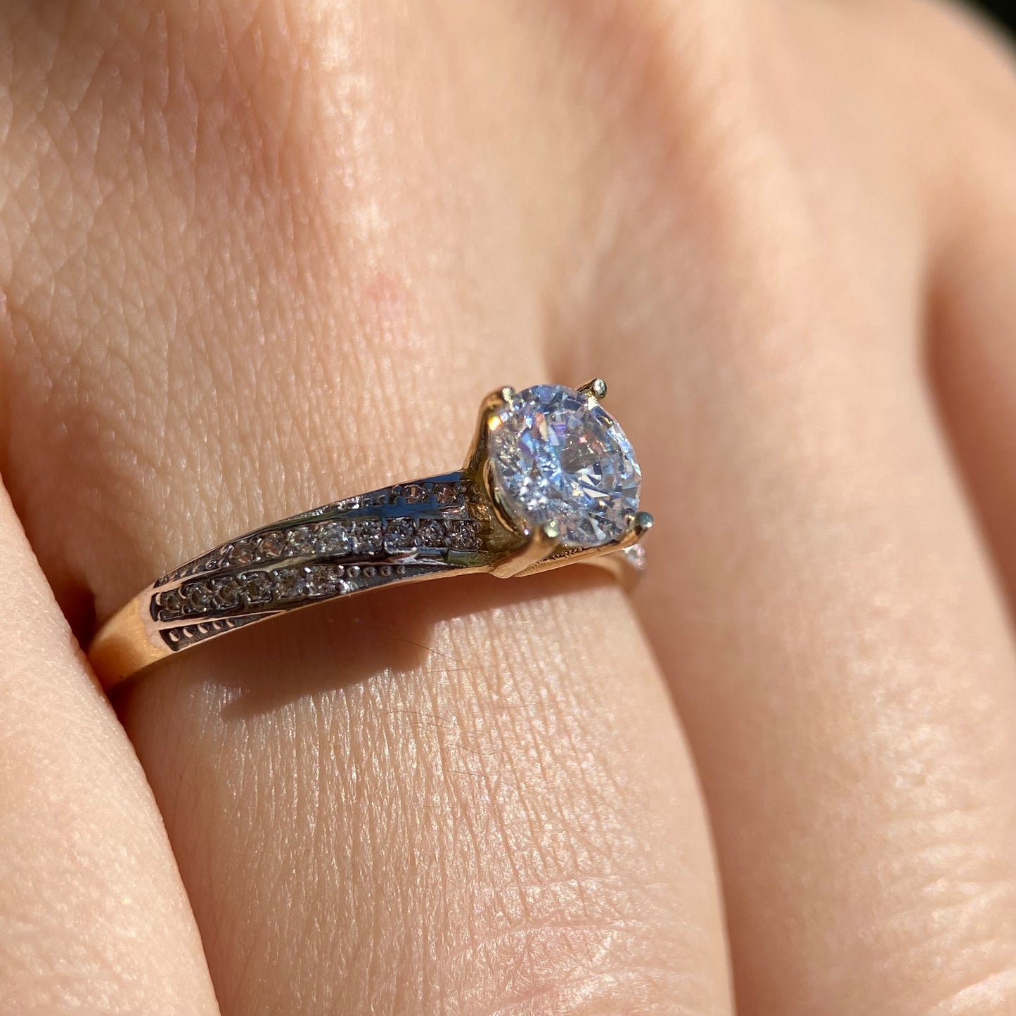 Anillo de compromiso en oro