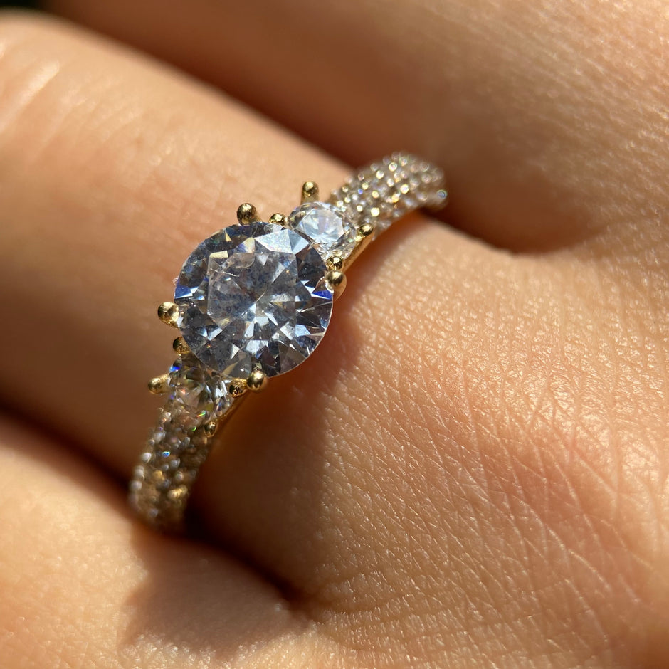 Anillo de compromiso en oro