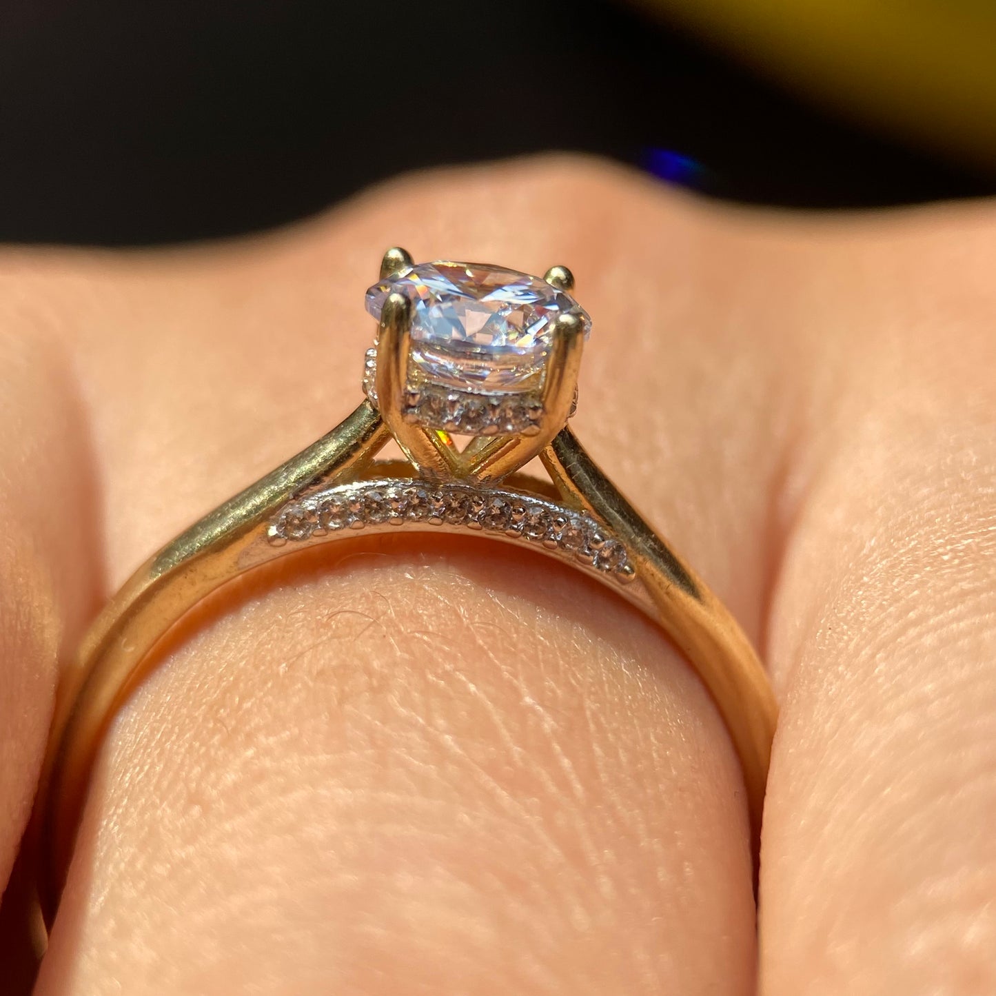 Anillo de compromiso en oro