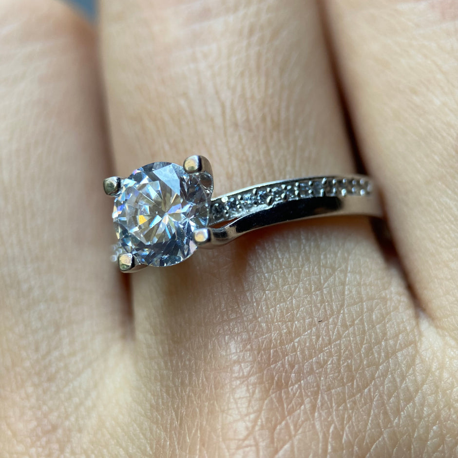 Anillo de compromiso en oro