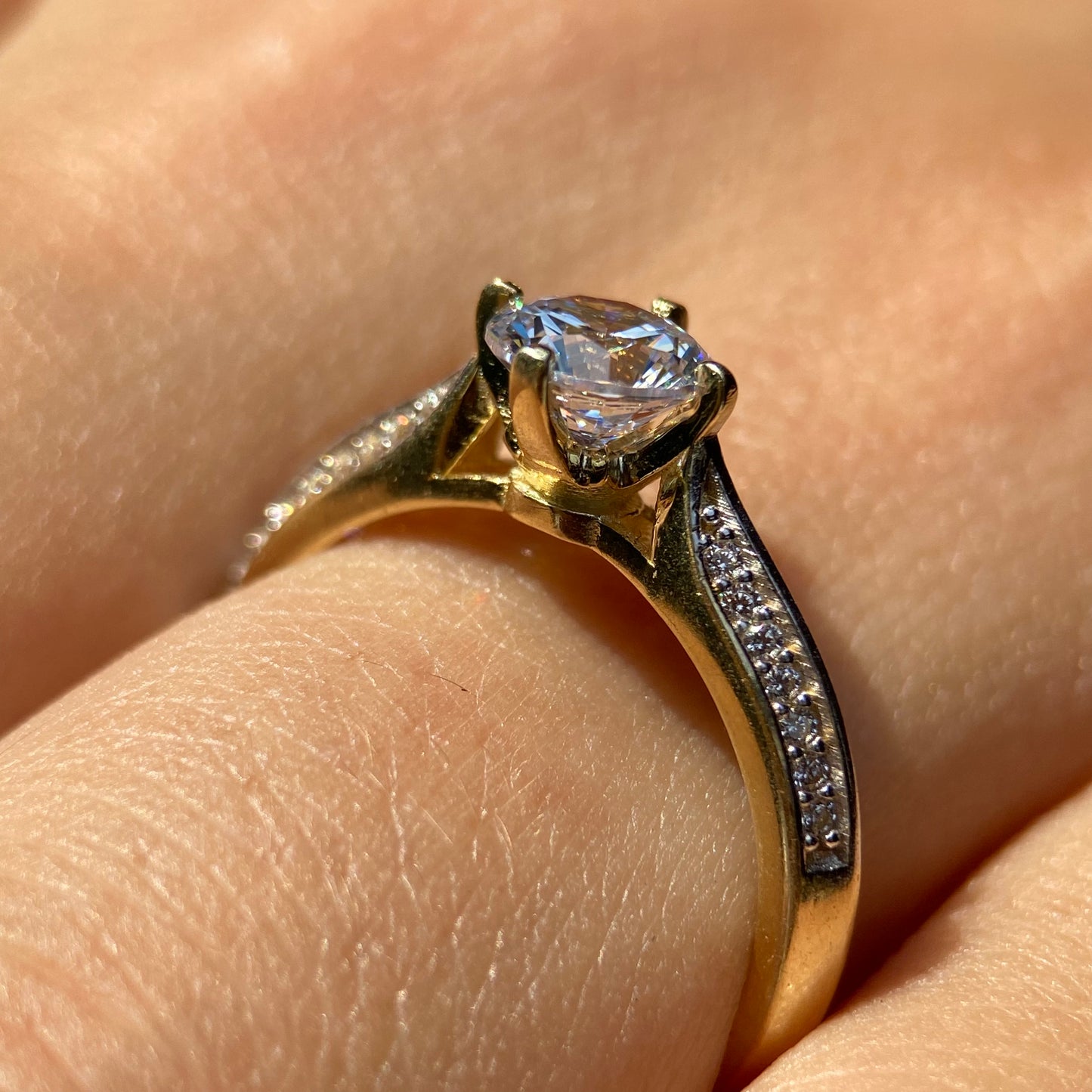 Anillo de compromiso en oro