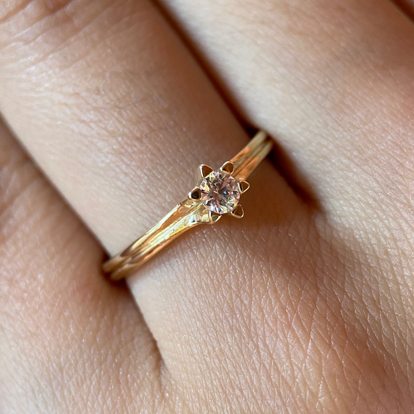 Anillo de compromiso en oro
