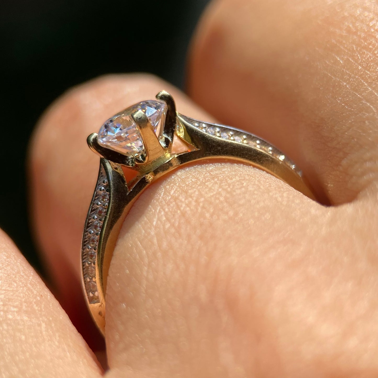 Anillo de compromiso en oro