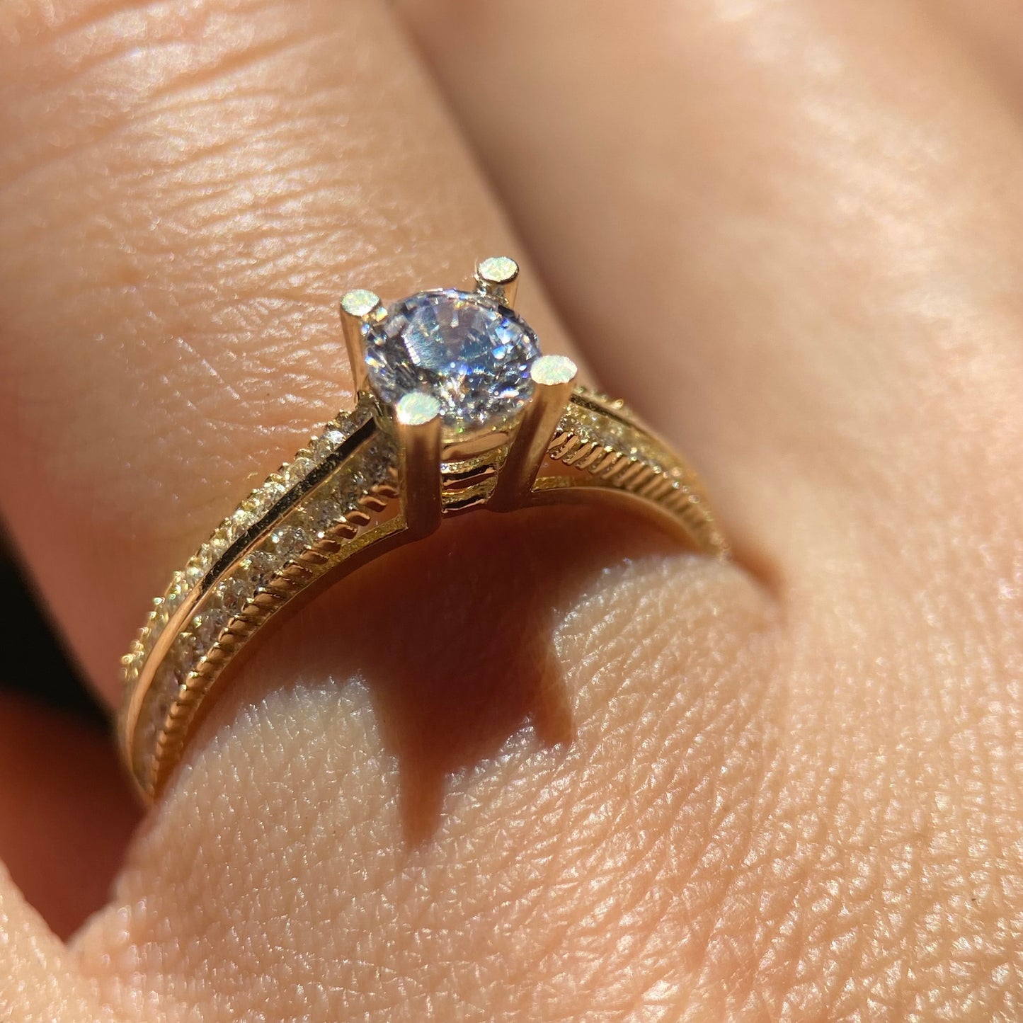 Anillo de compromiso en oro