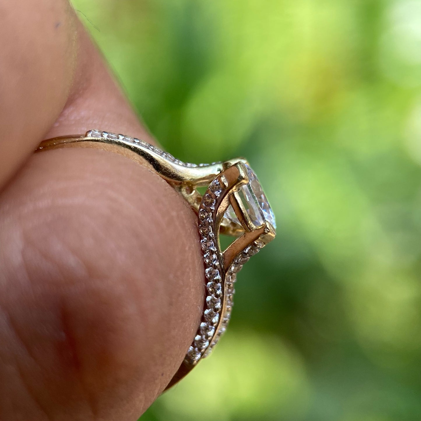 10k Yellow Gold Engagement Ring with Zirconia (NO NAME)