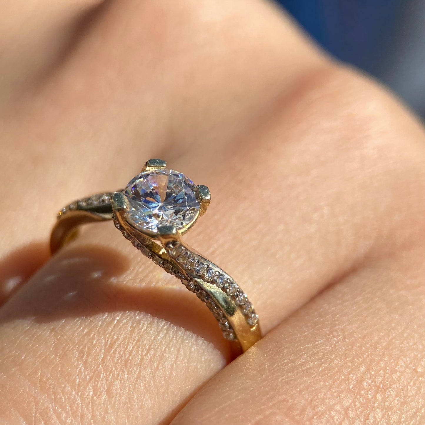 10k Yellow Gold Ring with Zirconia Cod: MAN026