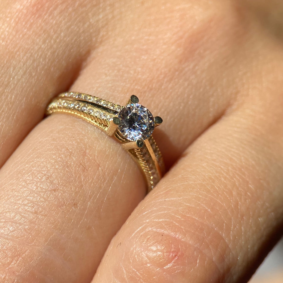 Anillo de compromiso en oro