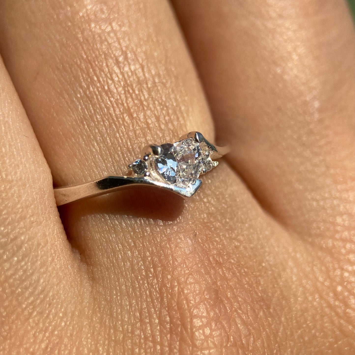 Anillo Alice en plata con circonias