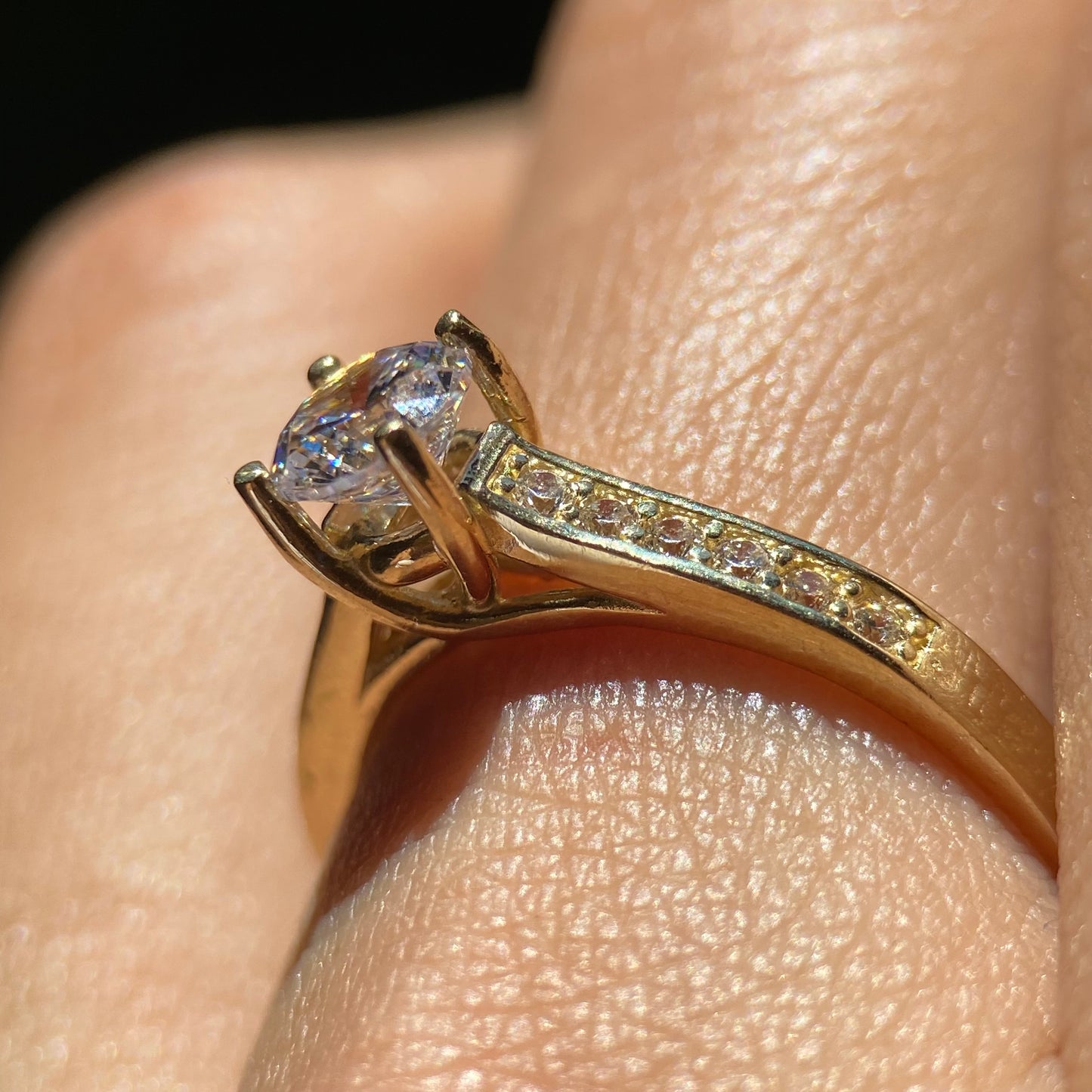 Anillo de compromiso en oro