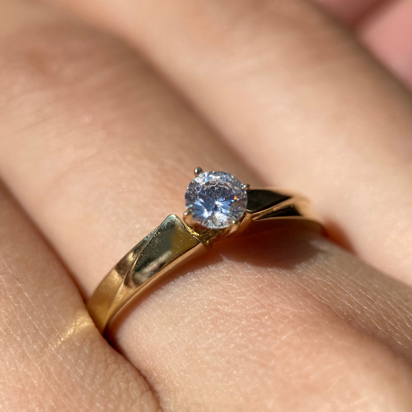 Anillo de compromiso en oro