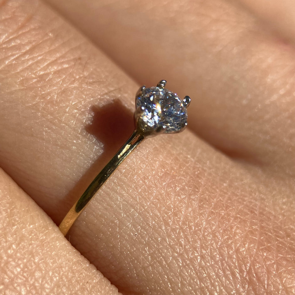 Anillo de compromiso en oro