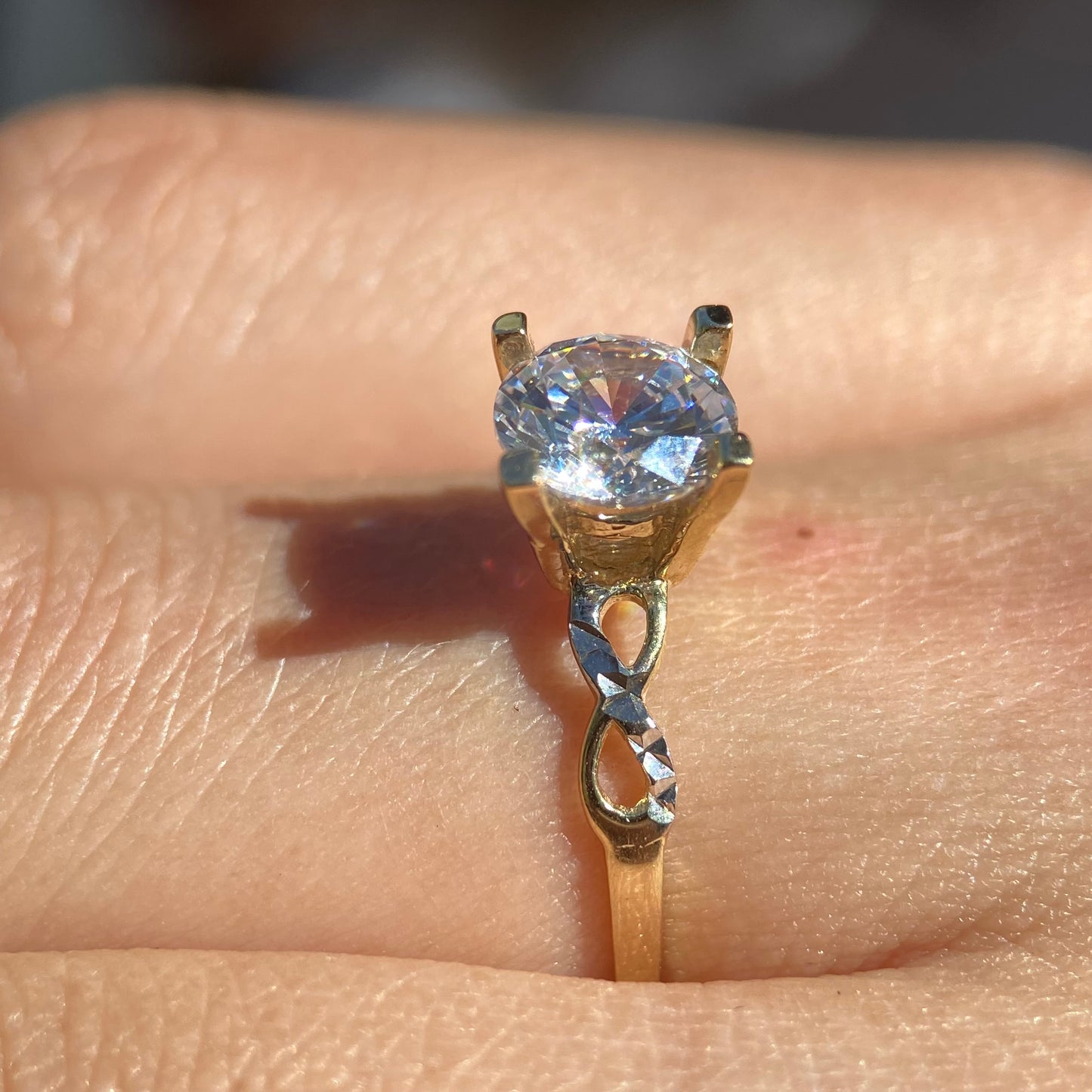 Anillo de compromiso en oro