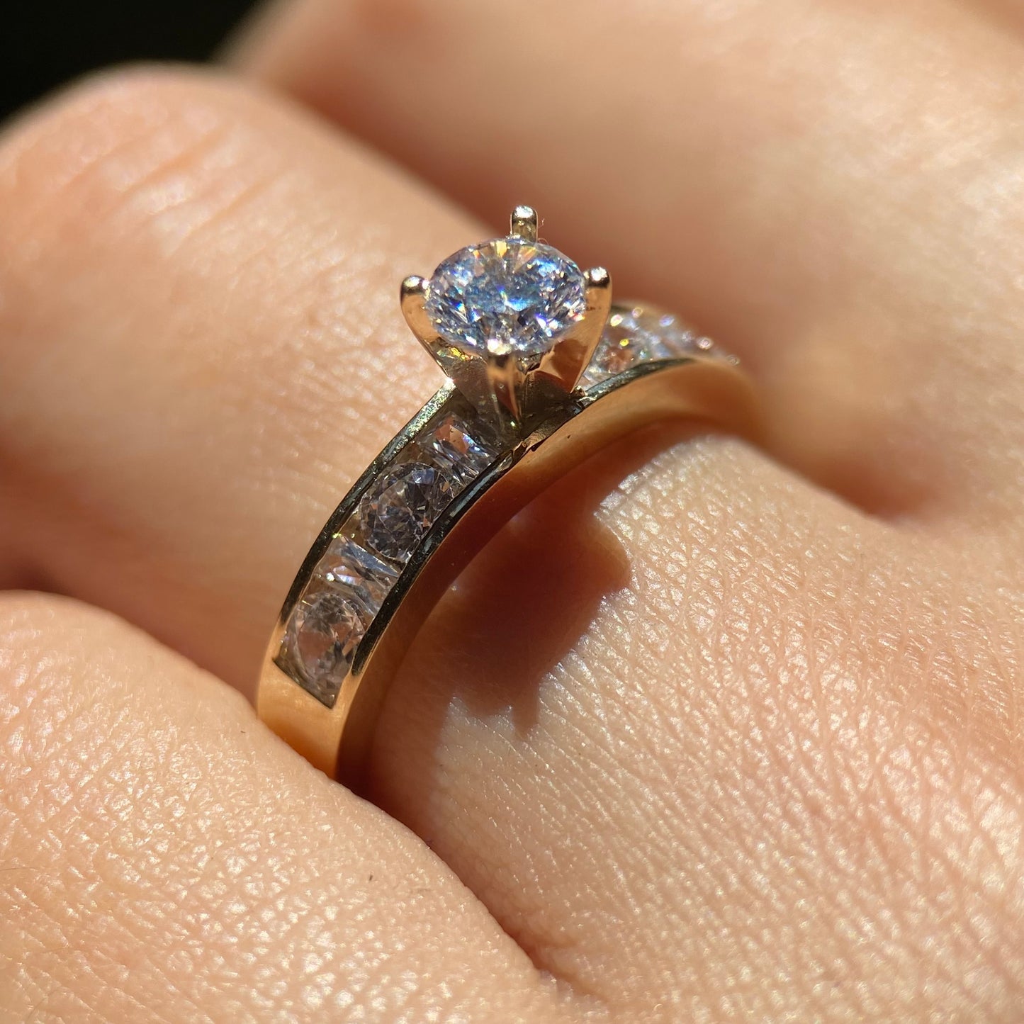 Anillo de compromiso en oro