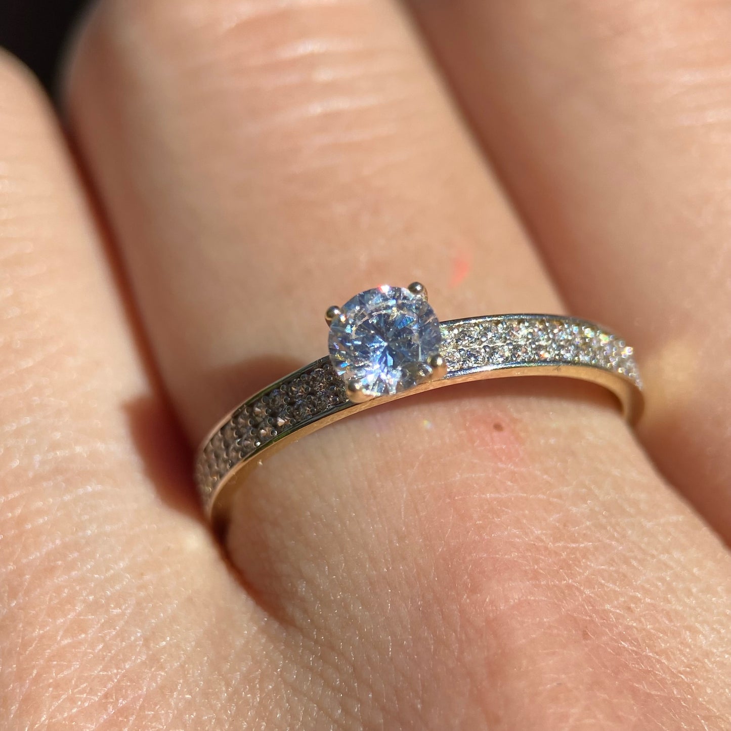 Anillo de compromiso en oro
