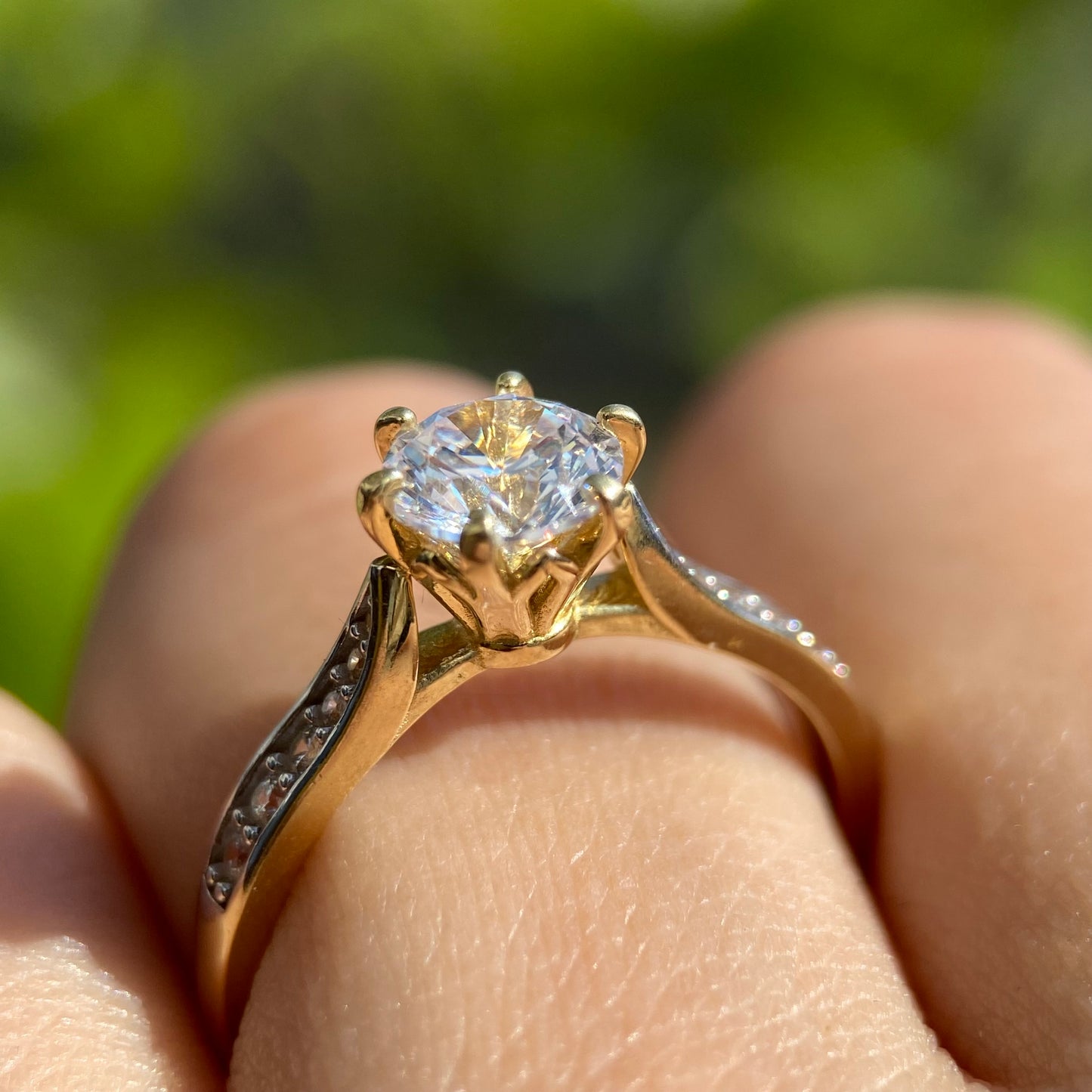 Anillo de compromiso en oro