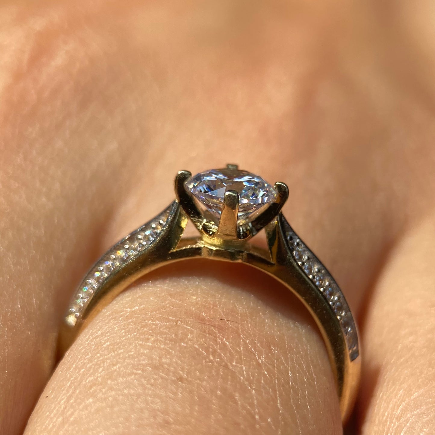 Anillo de compromiso en oro