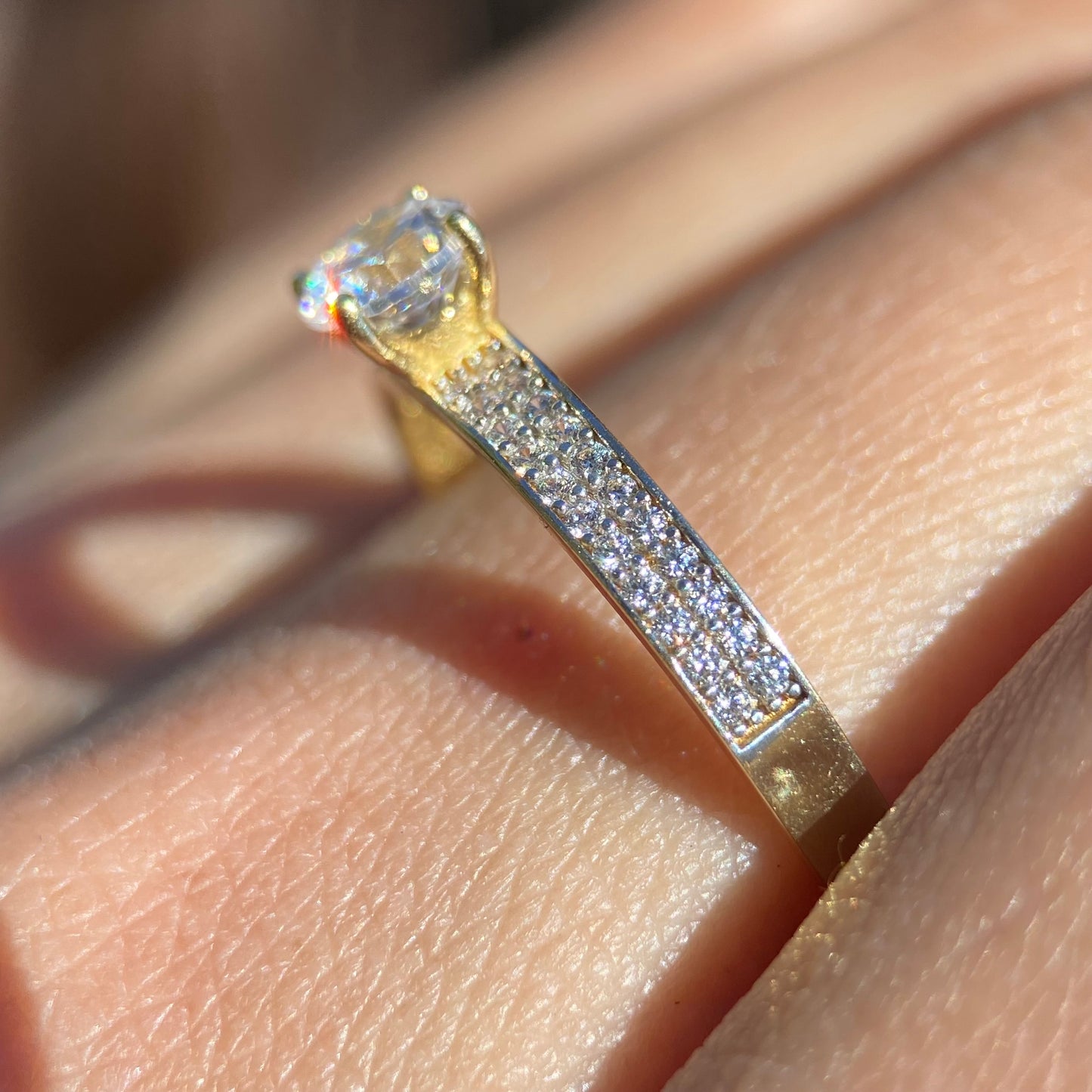 Anillo de compromiso en oro
