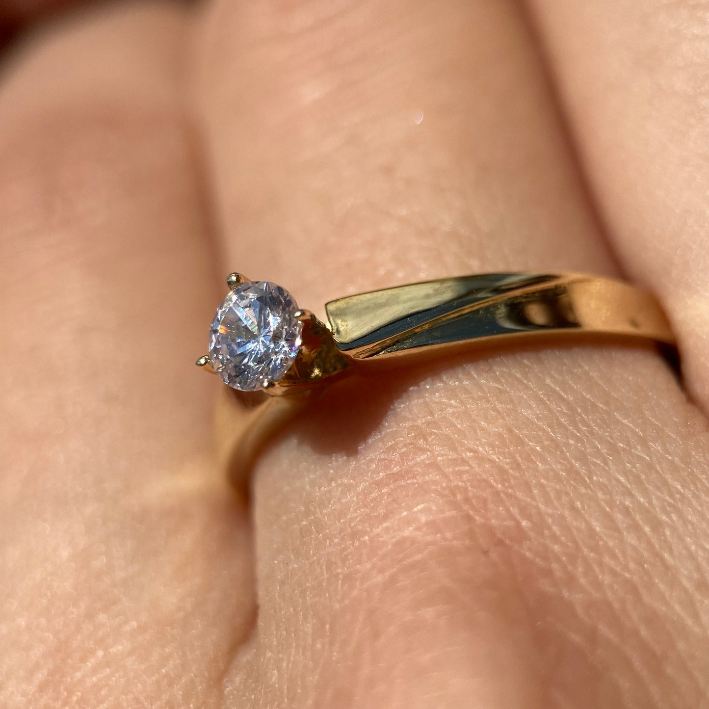 Anillo de compromiso en oro