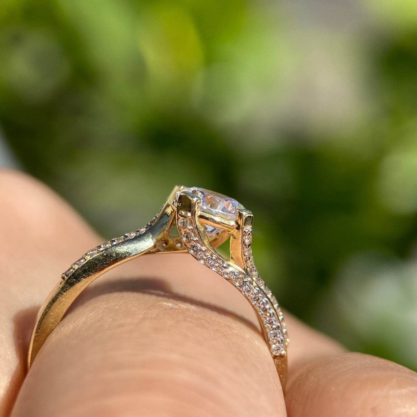 10k Yellow Gold Ring with Zirconia Cod: MAN026