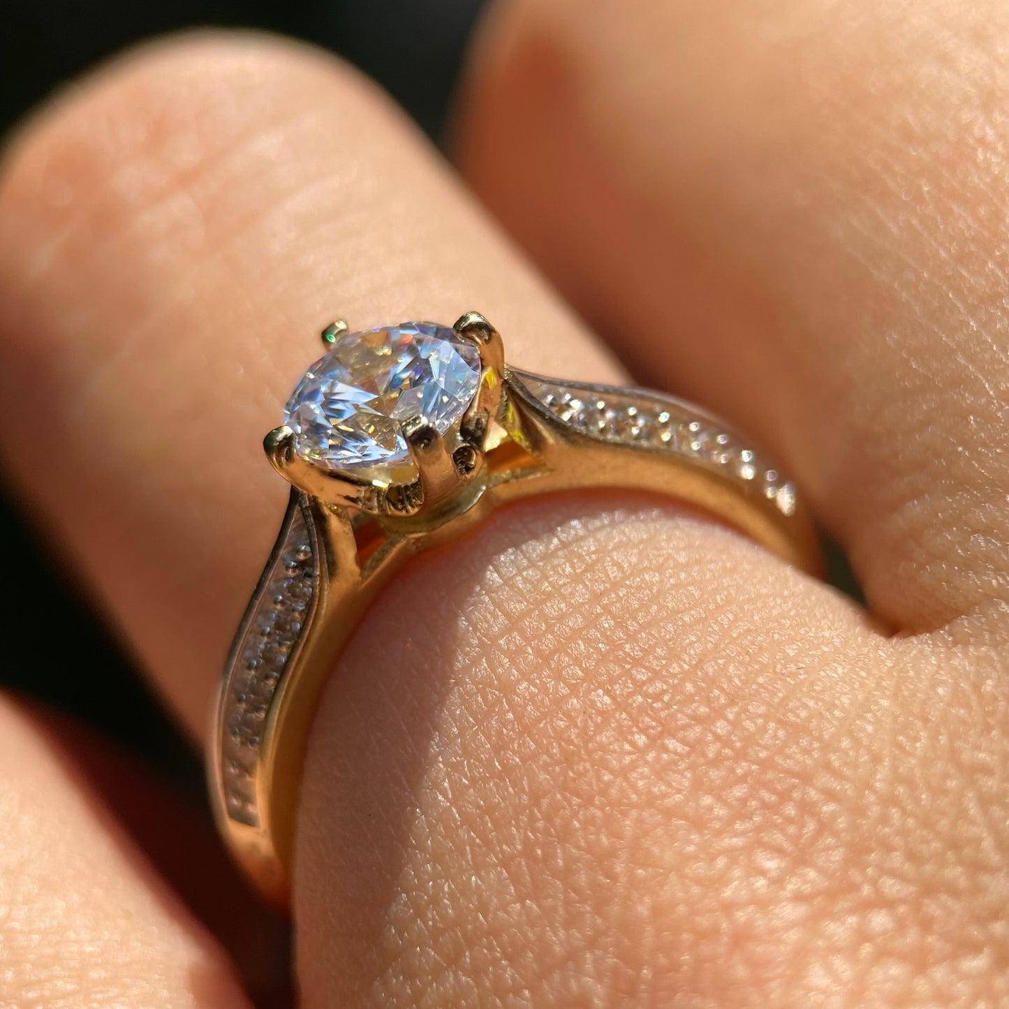 Anillo de compromiso en oro