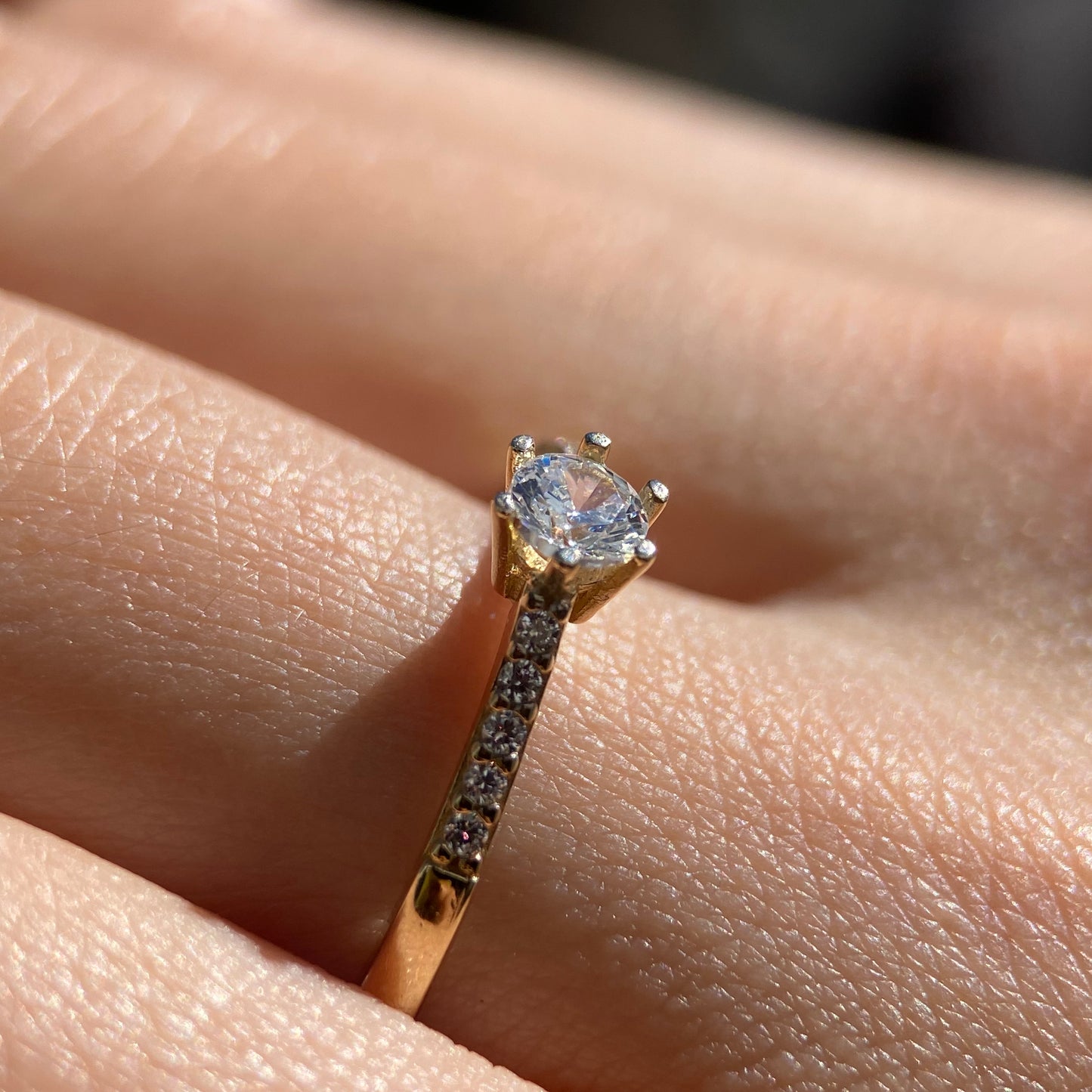 Anillo de compromiso en oro