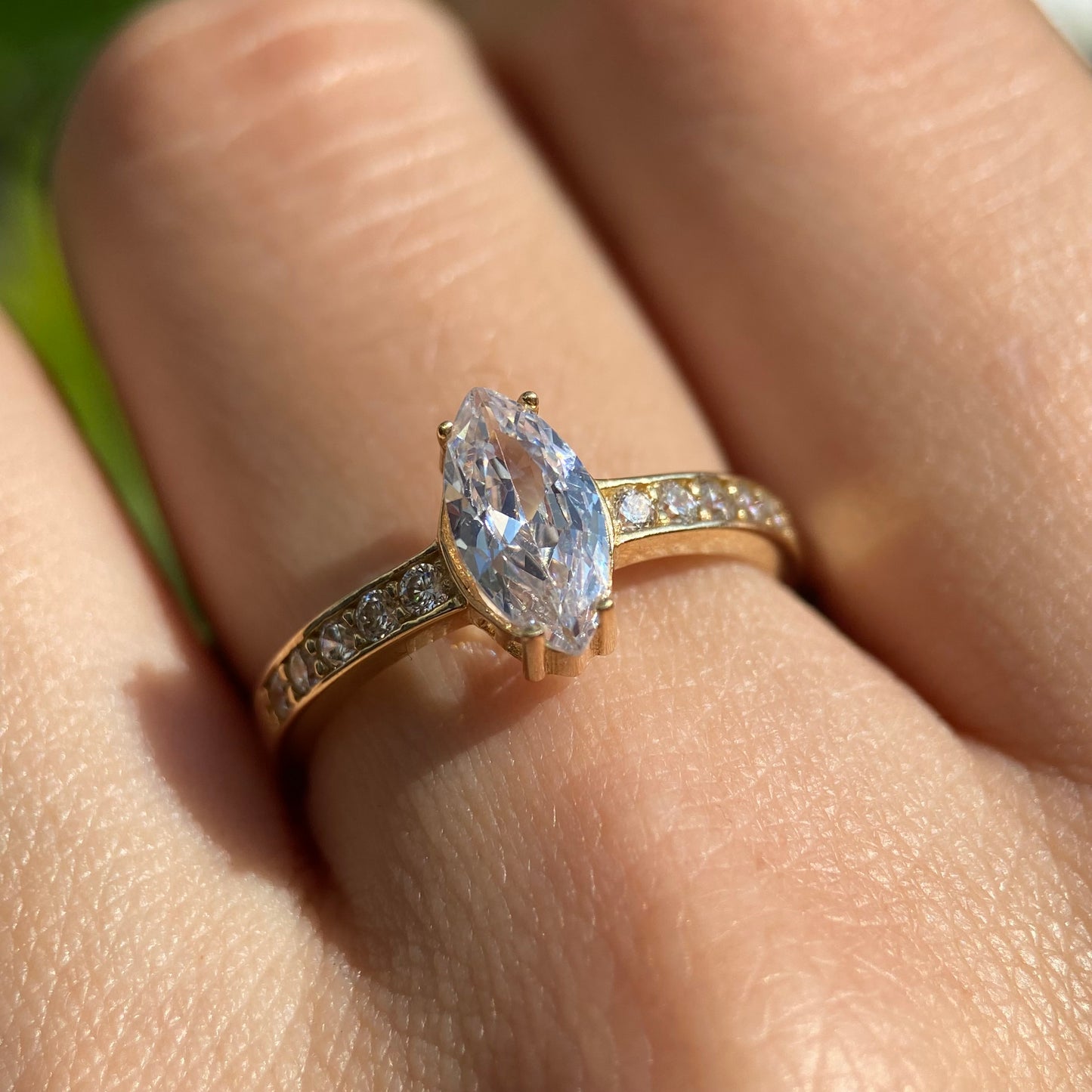 Anillo de compromiso en oro
