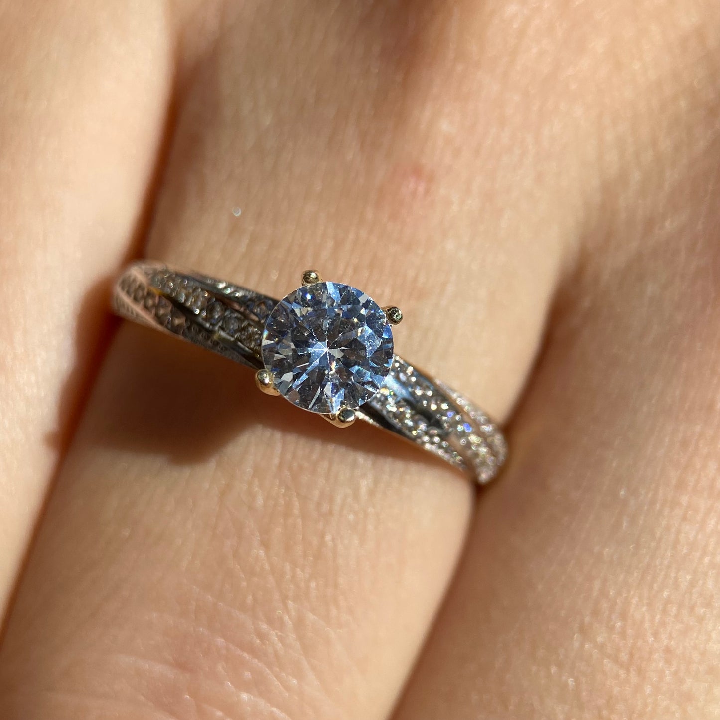 Anillo de compromiso en oro