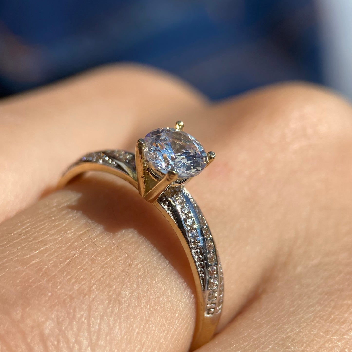 Anillo de compromiso en oro