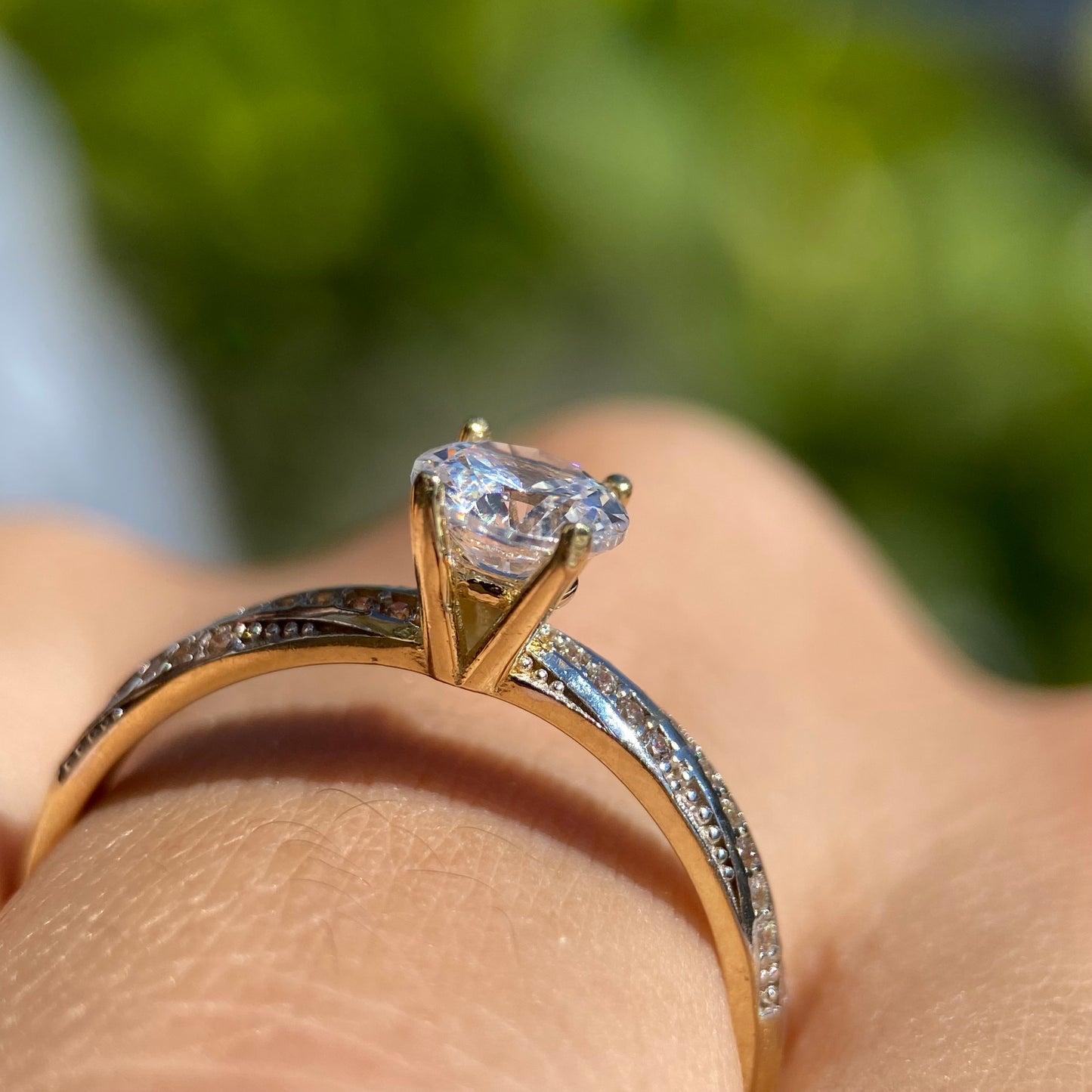 Anillo de compromiso en oro