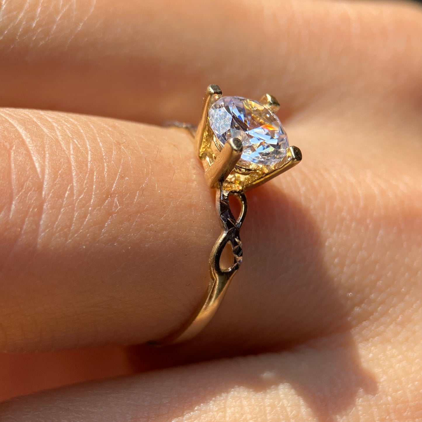 Anillo de compromiso en oro