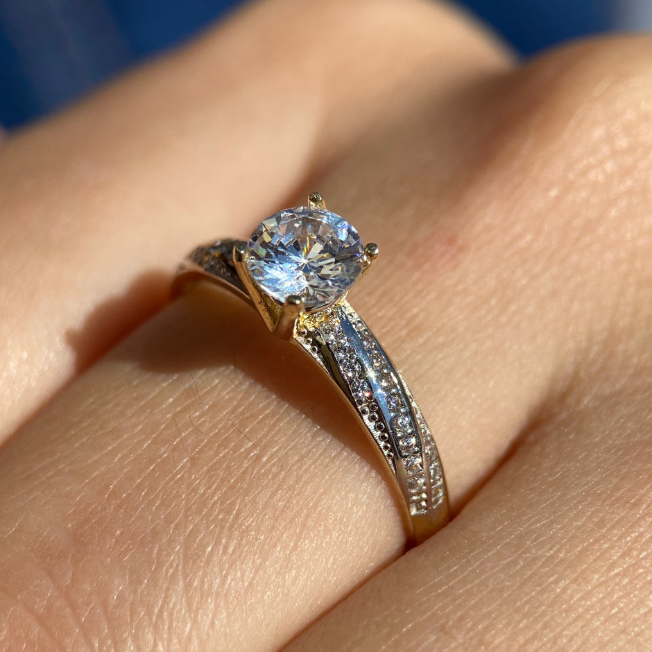Anillo de compromiso en oro