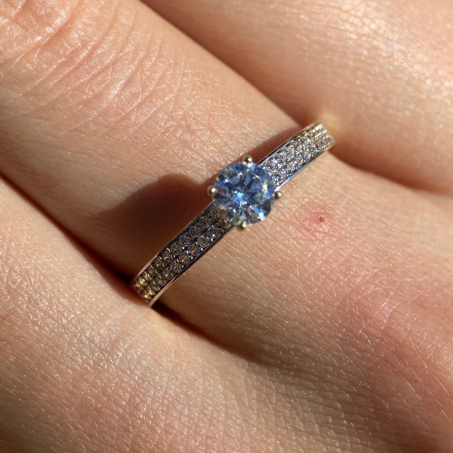 Anillo de compromiso en oro