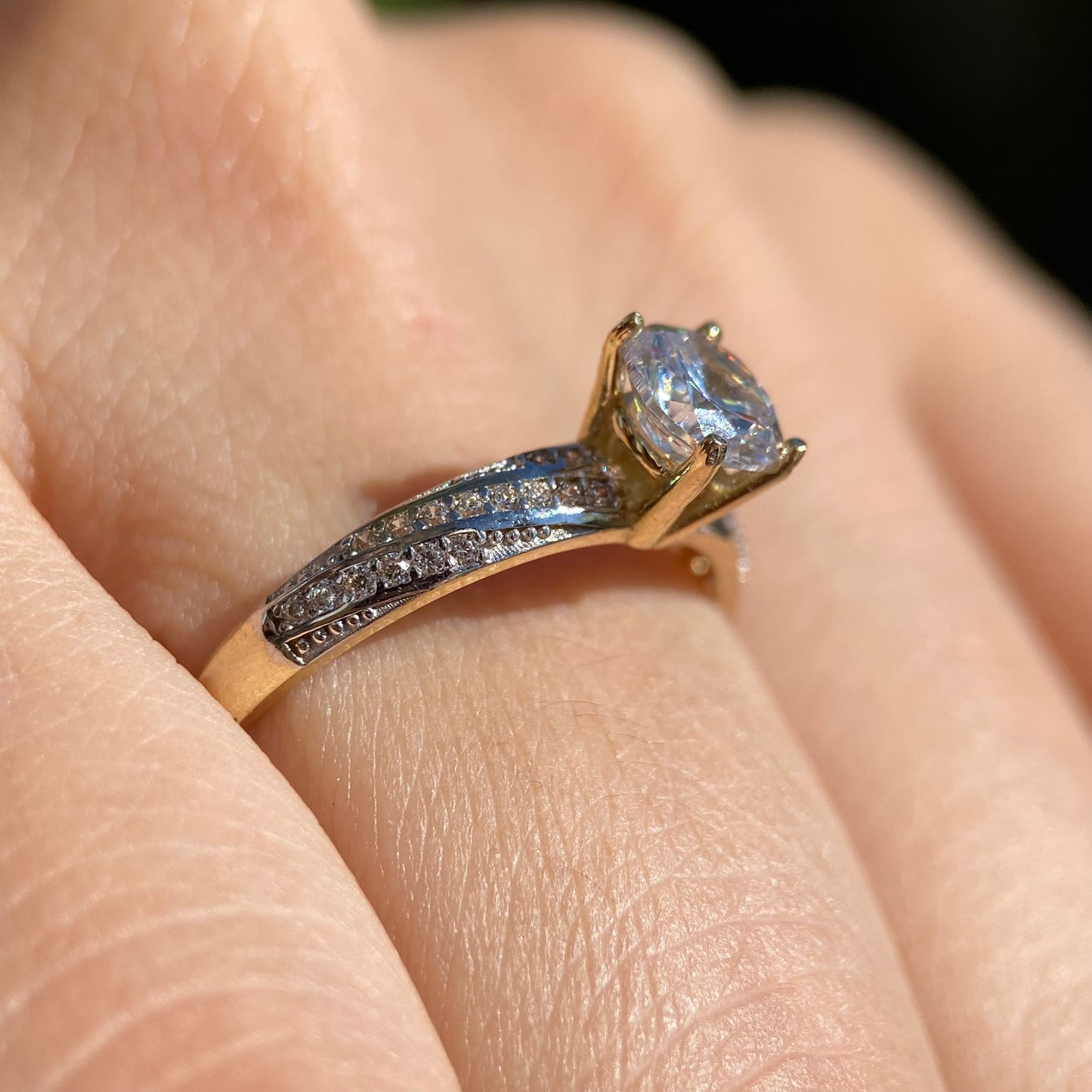 Anillo de compromiso en oro