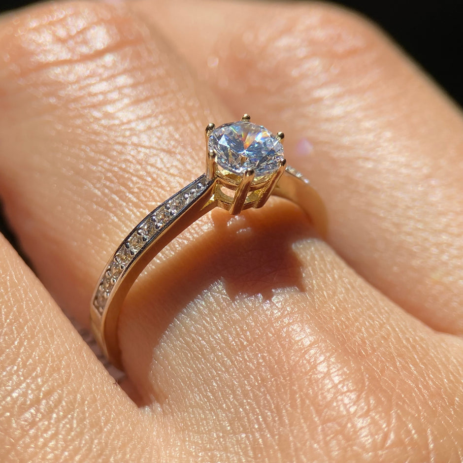 Anillo de compromiso en oro